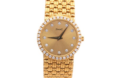 Lot 327 - PIAGET. A LADIES 18K YELLOW GOLD AND DIAMOND...