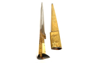 Lot 66 - 19th century Afghan pesh kabz dagger with 24cm...