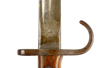 Lot 44 - A rare very early 1907 pattern SMLE bayonet,...