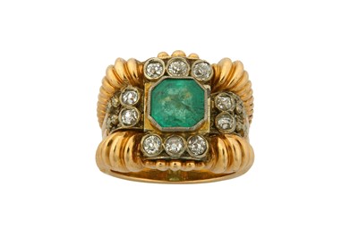 Lot 19 - An emerald and diamond dress ring The...