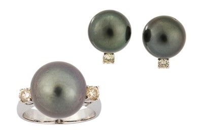 Lot 131 - A cultured pearl and diamond ring and earstuds...