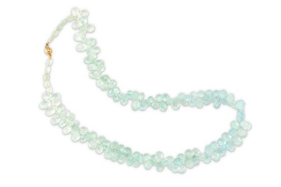 Lot 25 - An aquamarine bead necklace The strand of...