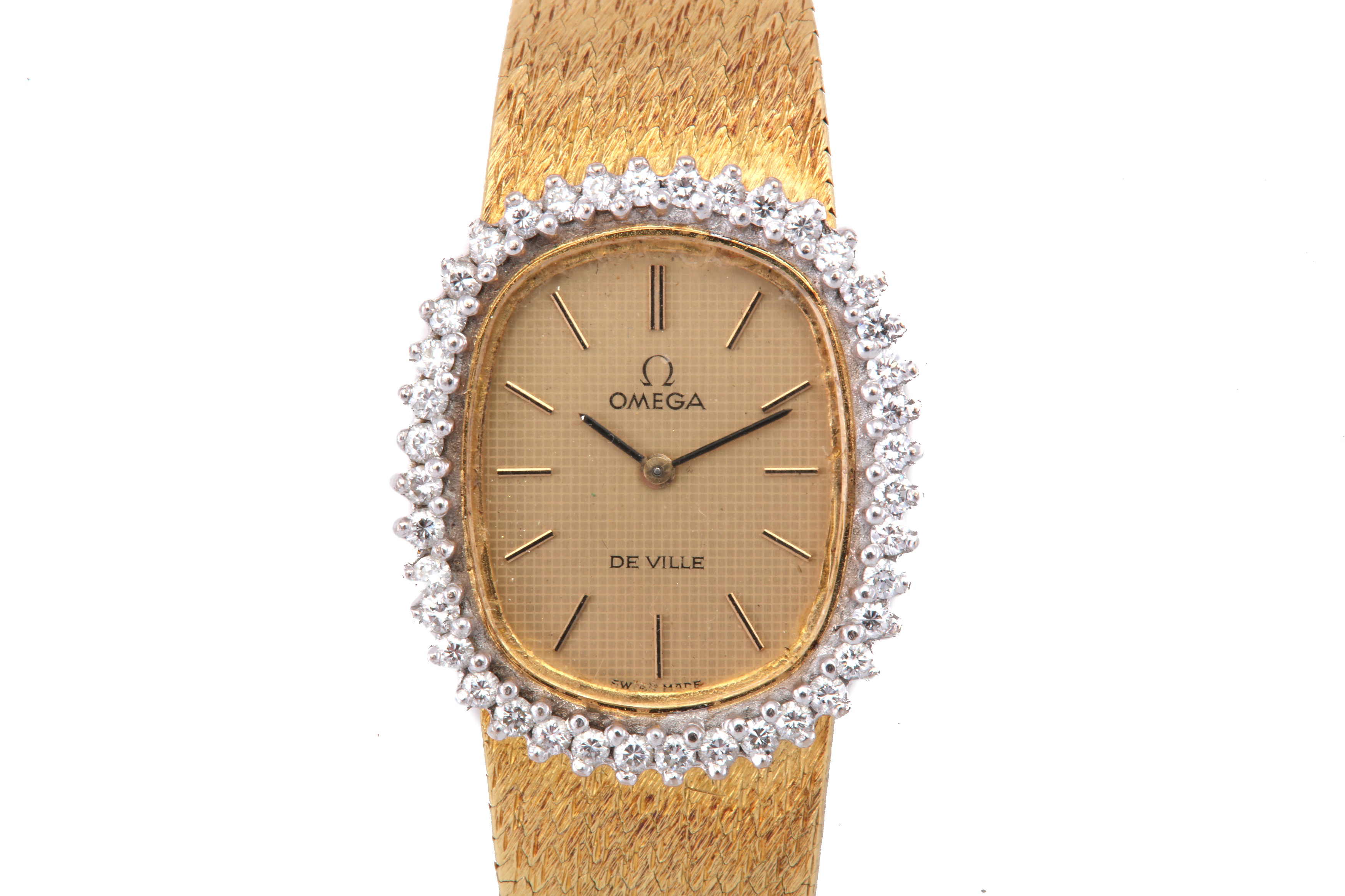Lot 316 - OMEGA. A LADIES 18K YELLOW GOLD MANUAL WIND