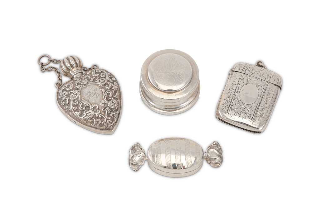 Lot 339 - A mixed group of sterling silver objects of