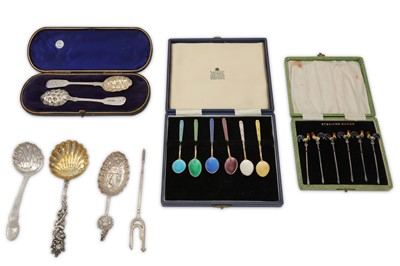Lot 364 - A mixed group of sterling silver flatware,...