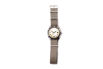 Lot 344 - AVIA. A GENTS STAINLESS STEEL AUTOMATIC...
