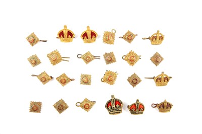 Lot 15 - 4 gilt brass and enamel officer's pips (22mm...