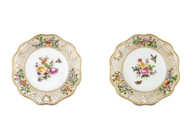 Lot 152 - A PAIR OF DRESDEN PORCELAIN CABINET PLATES,...