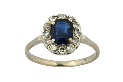 Lot 4 - A sapphire and diamond cluster ring The...