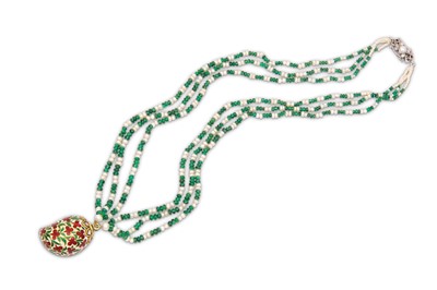 Lot 403 - AN EMERALD AND CULTURED PEARLS NECKLACE WITH...