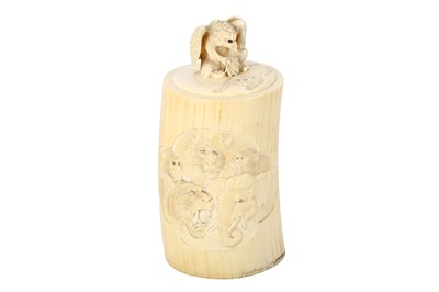 Lot 182 - A JAPANESE IVORY BOX AND COVER. Meiji Period....