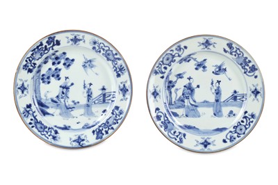 Lot 288 - A PAIR OF CHINESE BLUE AND WHITE DISHES. Qing...