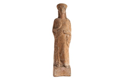 Lot 64 - A GREEK TERRACOTTA FEMALE FIGURE Circa 4th -...