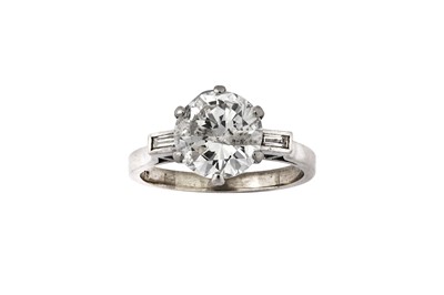 Lot 9 - A diamond single-stone ring The central...