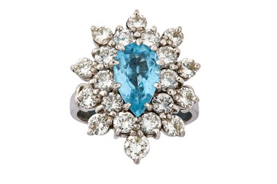 Lot 29 - A diamond and blue topaz cluster ring The...