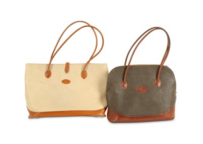 Lot 516 - Two Mulberry Scotchgrain Leather Handbags, to...