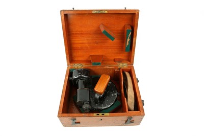 Lot 7 - A WW1 naval range finder in its associated box....