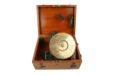 Lot 7 - A WW1 naval range finder in its associated box....