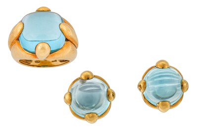 Lot 73 - A blue topaz ring and earring suite Set with a...