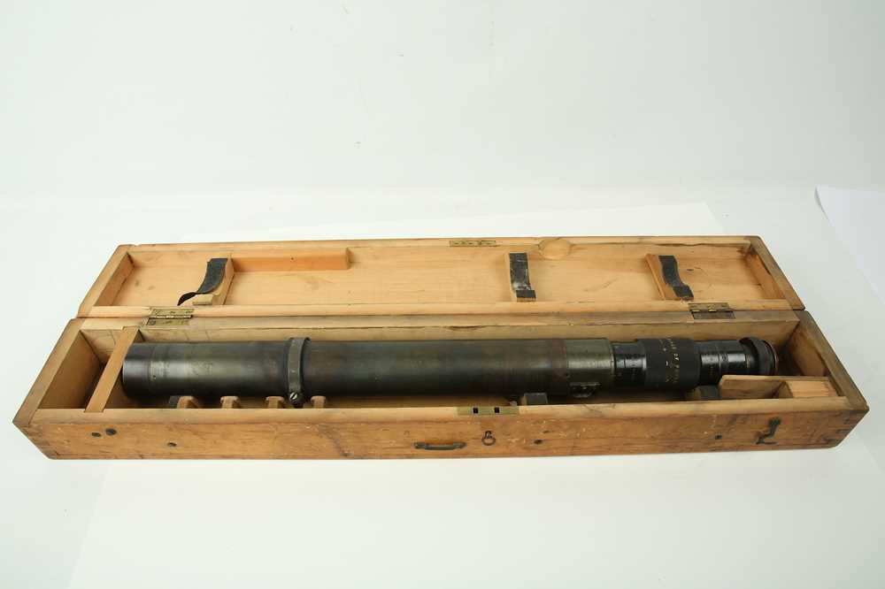 Lot 8 - A WW2 era telescopic gun sight, with zoom from...