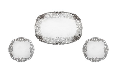 Lot 223 - A matched George V sterling silver dessert...