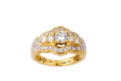 Lot 140 - A gold and diamond dress ring The graduated...