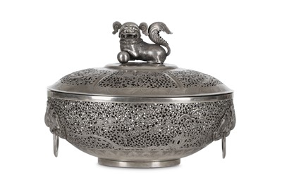 Lot 214 - A CHINESE EXPORT SILVER RETICULATED BOX AND...
