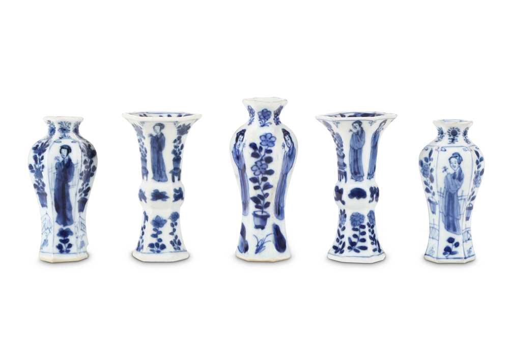 Lot 25 - A CHINESE BLUE AND WHITE MINIATURE GARNITURE....