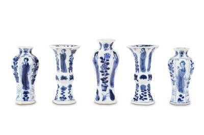 Lot 25 - A CHINESE BLUE AND WHITE MINIATURE GARNITURE....