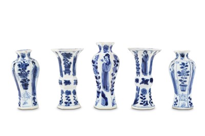 Lot 25 - A CHINESE BLUE AND WHITE MINIATURE GARNITURE....