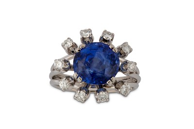 Lot 147 - A sapphire and diamond cluster ring The...