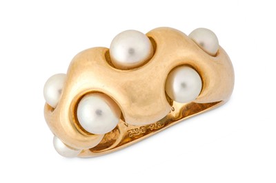 Lot 118 - A cultured pearl ring, by Van Cleef & Arpels...