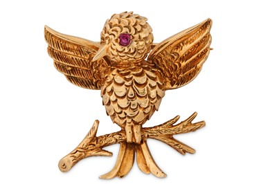 Lot 34 - A novelty bird brooch, by Boucheron Modeled as...