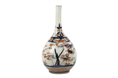 Lot 166 - A JAPANESE IMARI BOTTLE. Late 17th/early 18th...