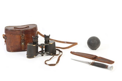 Lot 21 - A grouping of WW1 era military objects,...