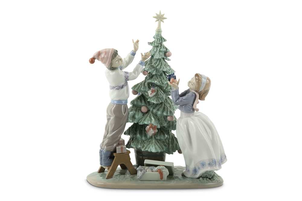 Lot 539 - A Lladro porcelain figure group of two...