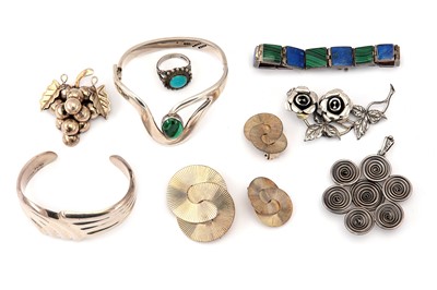 Lot 413 - A large group of costume jewellery