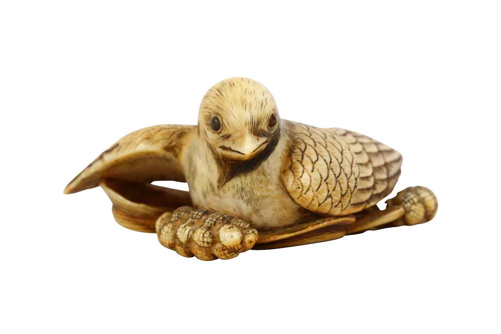 Lot 176 - A JAPANESE UNUSUAL IVORY NETSUKE OF A BIRD....