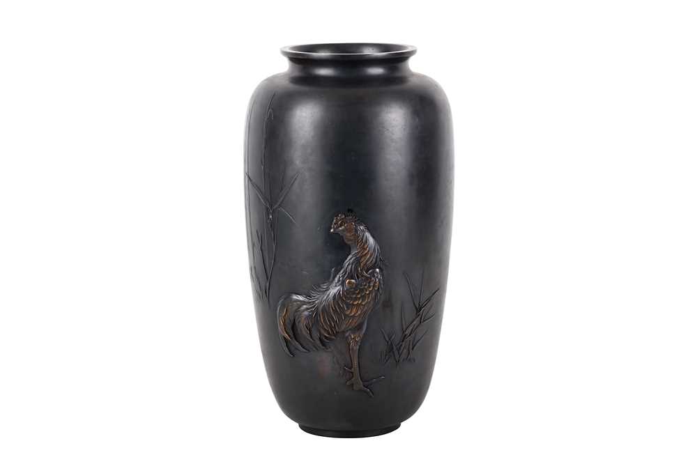 Lot 162 - A LARGE JAPANESE BRONZE VASE. Meiji period....