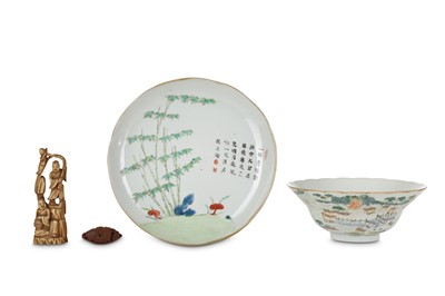 Lot 411 - A SMALL COLLECTION OF CHINESE PORCELAIN AND...
