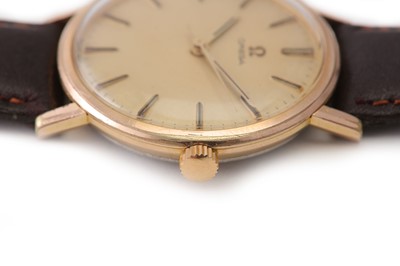 Lot 293 - OMEGA. A GENTS GOLD PLATED  MANUAL WIND...