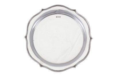 Lot 220 - A George V sterling silver tray, Sheffield...