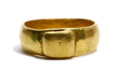 Lot 109 - A ROMAN GOLD RING Circa 2nd - 3rd Century A.D....