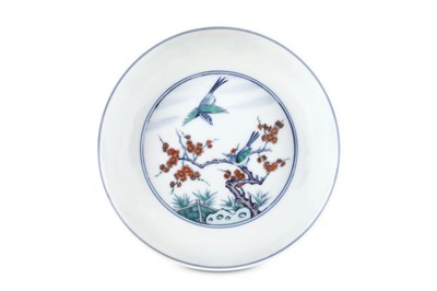 Lot 216 - A CHINESE DOUCAI ‘BIRDS’ DISH. Qing Dynasty,...