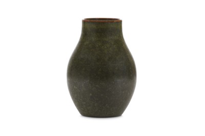 Lot 309 - A CHINESE TEA DUST GLAZED VASE. Qing Dynasty,...