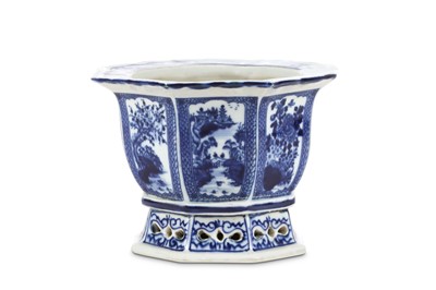 Lot 287 - A CHINESE BLUE AND WHITE OCTAGONAL JARDINIERE....