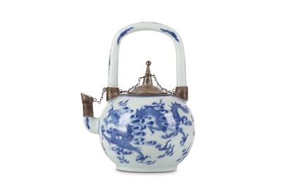 Lot 29 - A CHINESE BLUE AND WHITE 'DRAGON' TEAPOT AND...