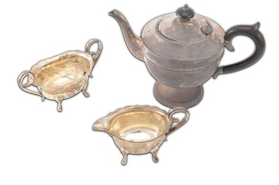 Lot 805 - A silver teapot, London 1932, Sir John Bennett...
