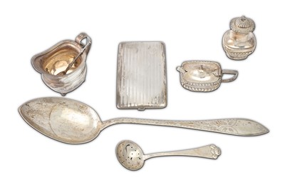 Lot 806 - A mixed lot of silver items, including a late...