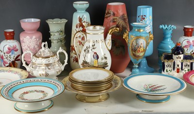 Lot 284 - A mixed lot of porcelain pottery and glass...